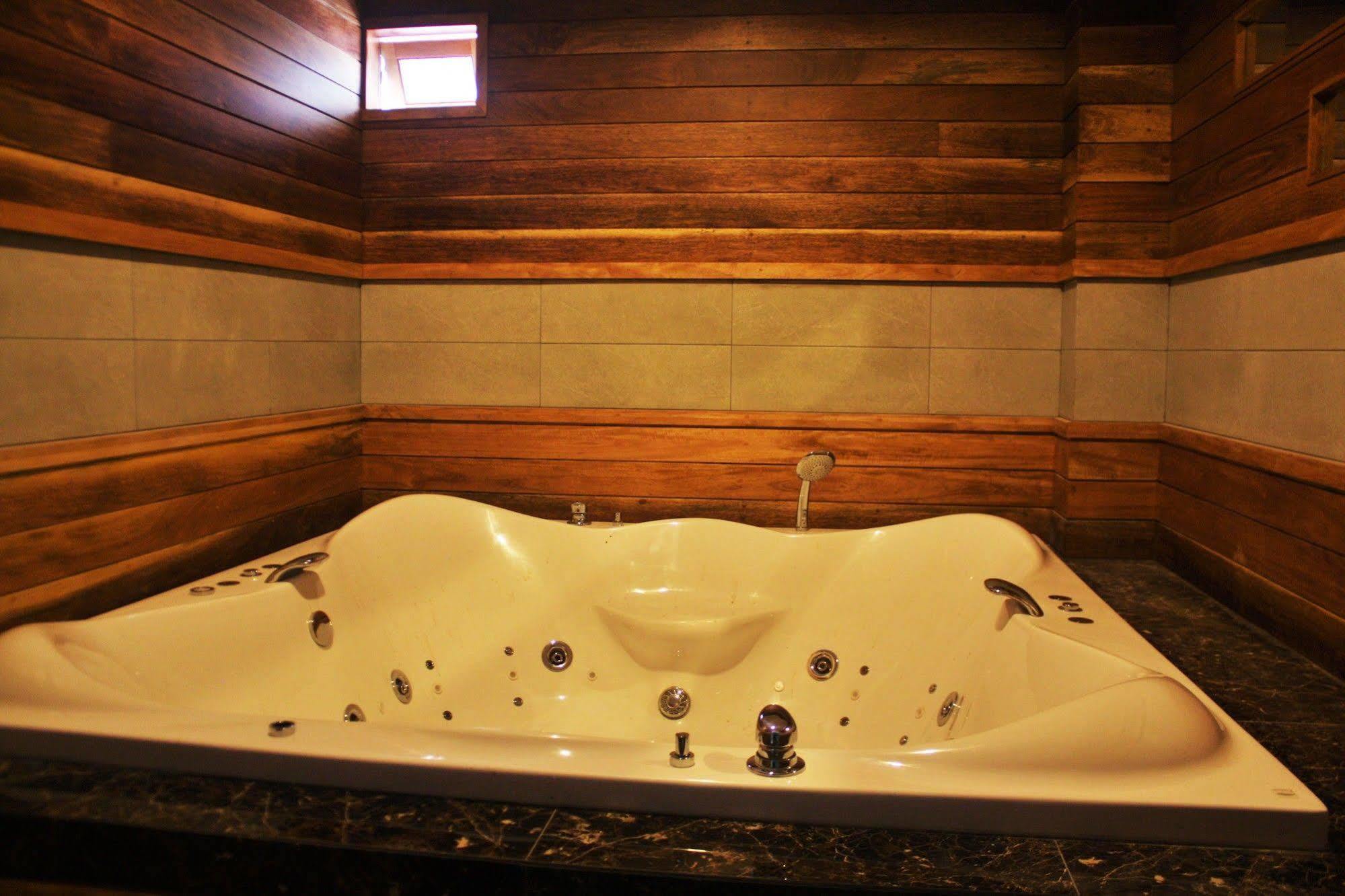 Metro Hotel & Spa Thung Song Dış mekan fotoğraf